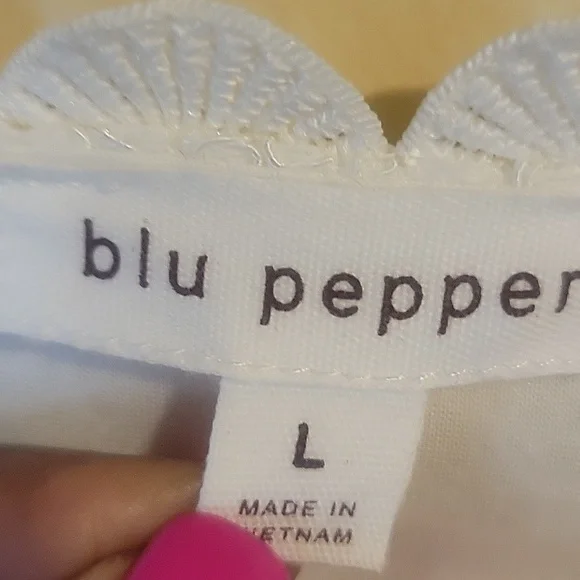 Blu Pepper Ivory Lace Puff Sleeve Dress - Picture 4 of 10